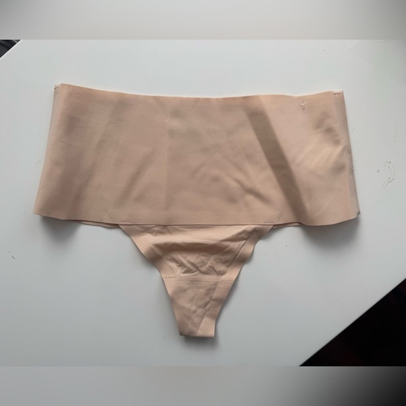 SPANXsmooth™ Undie-tectable®
Thong NWOT - Picture 2 of 4